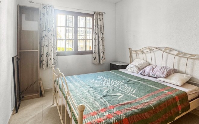 Resale - Bungalow -
Torrevieja - Costa Blanca