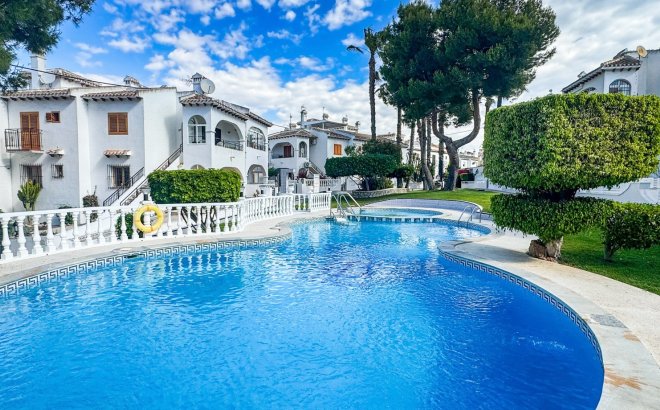 Resale - Bungalow -
Torrevieja - Costa Blanca