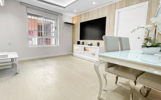 Resale - Apartment -
Torrevieja - Costa Blanca