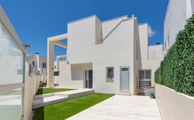 Resale - Villa -
Orihuela Costa - Lomas de Cabo Roig