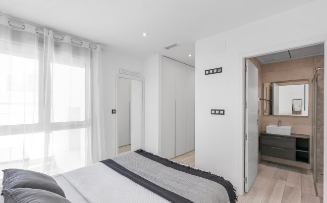 Resale - Villa -
Orihuela Costa - Lomas de Cabo Roig