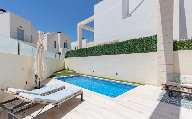 Resale - Villa -
Orihuela Costa - Lomas de Cabo Roig