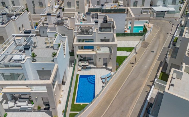 Resale - Villa -
Orihuela Costa - Lomas de Cabo Roig