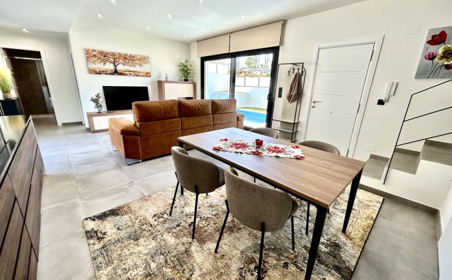 Resale - Villa -
Villamartin - Costa Blanca