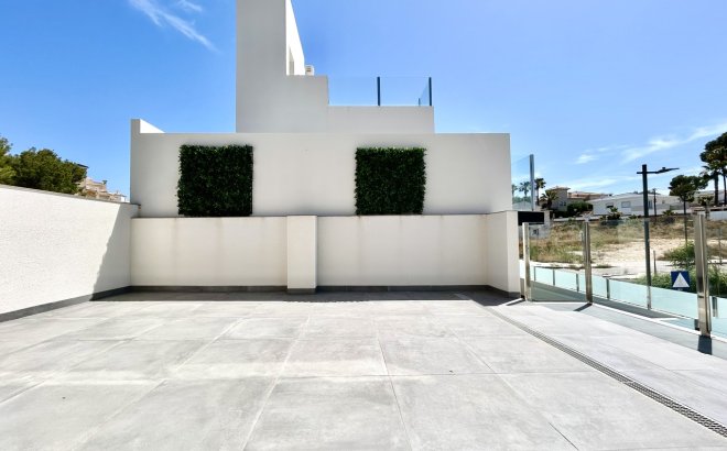Resale - Villa -
Villamartin - Costa Blanca