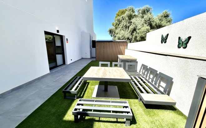 Resale - Villa -
Villamartin - Costa Blanca