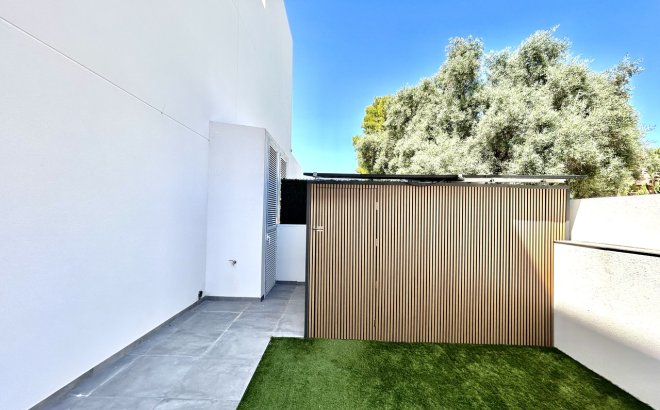 Resale - Villa -
Villamartin - Costa Blanca