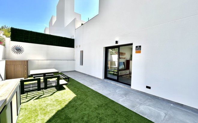 Resale - Villa -
Villamartin - Costa Blanca
