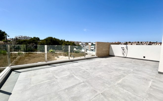 Resale - Villa -
Villamartin - Costa Blanca