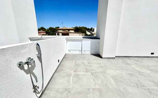 Resale - Villa -
Villamartin - Costa Blanca