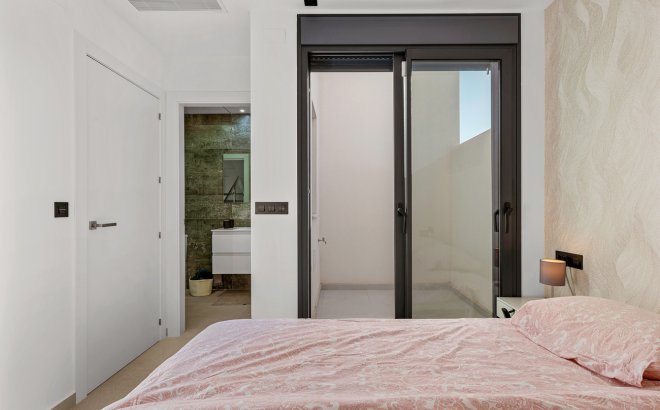 Resale - Semi Detached -
Rojales - Town