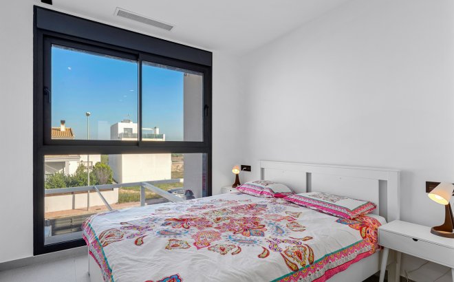 Resale - Semi Detached -
Rojales - Town