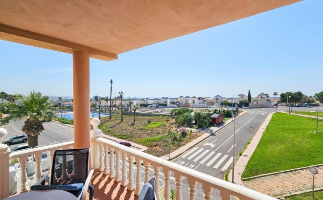 Resale - Bungalow -
Orihuela Costa - Los Altos