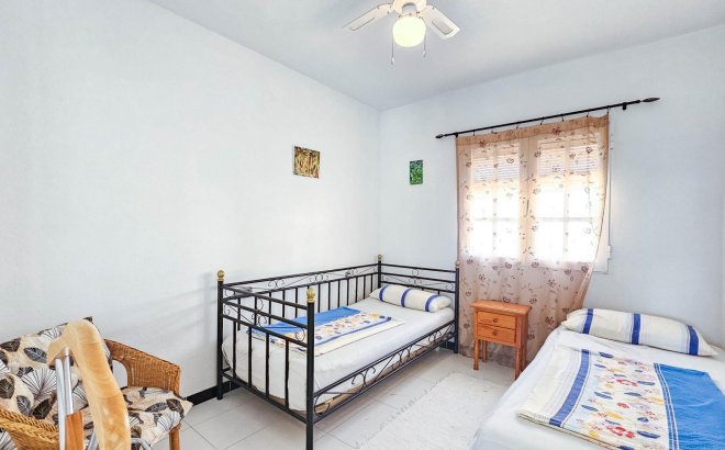 Resale - Bungalow -
Orihuela Costa - Los Altos