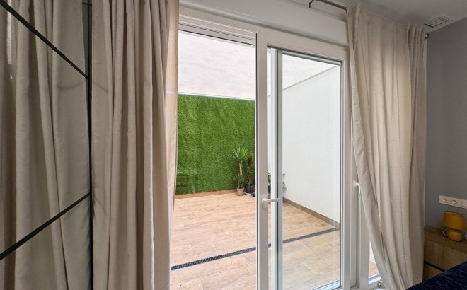Resale - Apartment -
Torrevieja - Estacion De Autobuses
