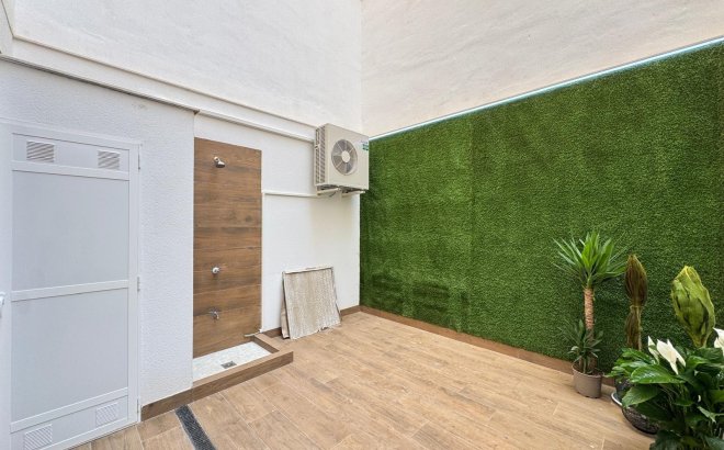Resale - Apartment -
Torrevieja - Estacion De Autobuses