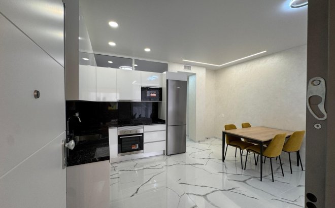 Herverkoop - Appartement -
Torrevieja - Estacion De Autobuses