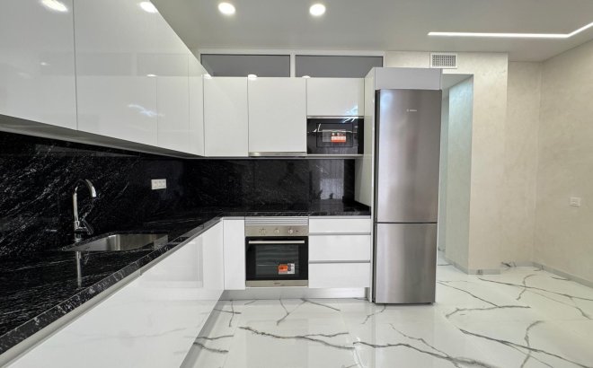 Herverkoop - Appartement -
Torrevieja - Estacion De Autobuses