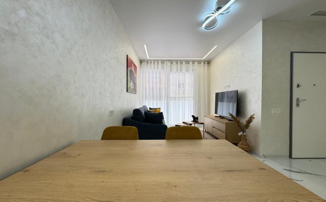 Herverkoop - Appartement -
Torrevieja - Estacion De Autobuses