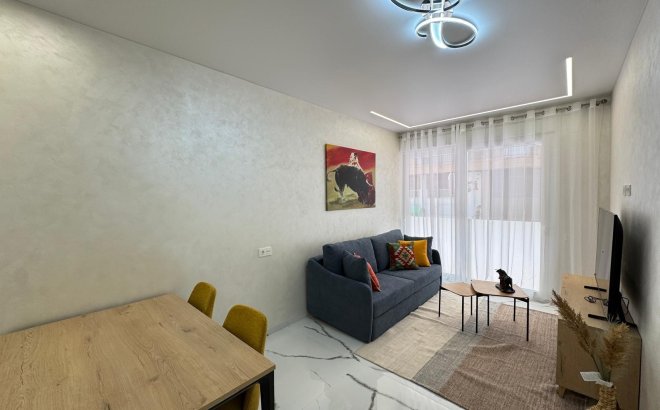 Herverkoop - Appartement -
Torrevieja - Estacion De Autobuses