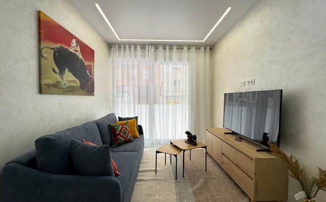 Herverkoop - Appartement -
Torrevieja - Estacion De Autobuses