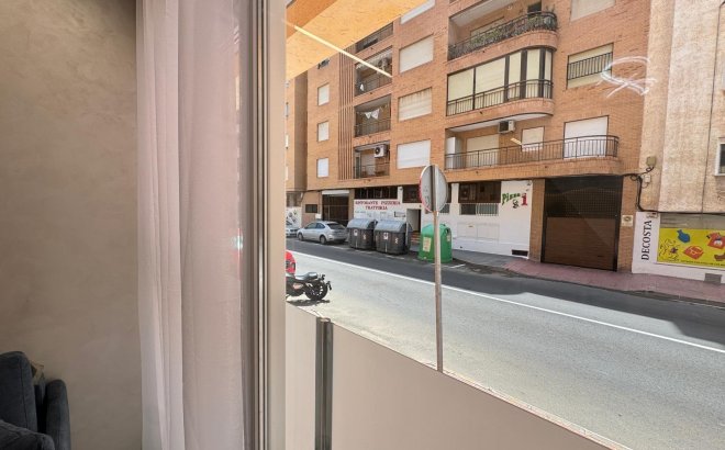 Herverkoop - Appartement -
Torrevieja - Estacion De Autobuses
