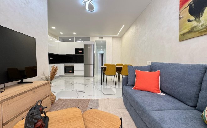 Herverkoop - Appartement -
Torrevieja - Estacion De Autobuses