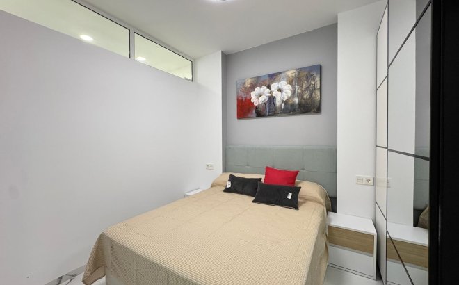 Herverkoop - Appartement -
Torrevieja - Estacion De Autobuses