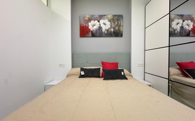 Herverkoop - Appartement -
Torrevieja - Estacion De Autobuses