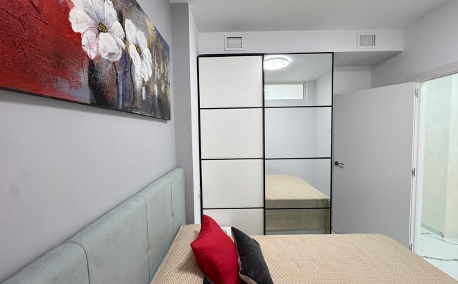 Herverkoop - Appartement -
Torrevieja - Estacion De Autobuses