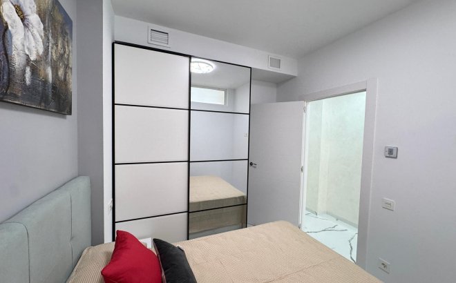 Herverkoop - Appartement -
Torrevieja - Estacion De Autobuses