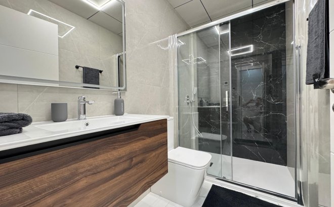 Herverkoop - Appartement -
Torrevieja - Estacion De Autobuses