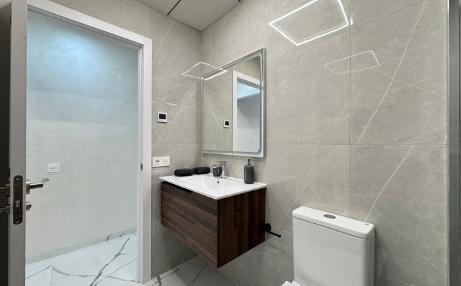 Herverkoop - Appartement -
Torrevieja - Estacion De Autobuses