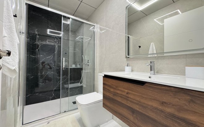 Herverkoop - Appartement -
Torrevieja - Estacion De Autobuses