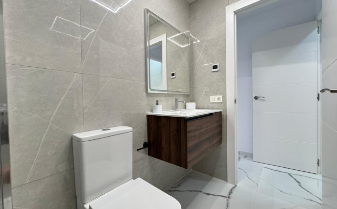 Herverkoop - Appartement -
Torrevieja - Estacion De Autobuses