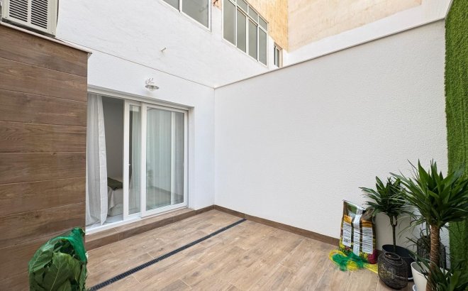 Herverkoop - Appartement -
Torrevieja - Estacion De Autobuses