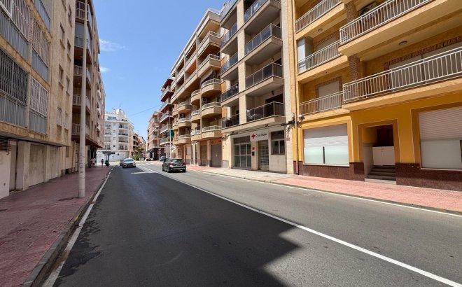 Herverkoop - Appartement -
Torrevieja - Estacion De Autobuses