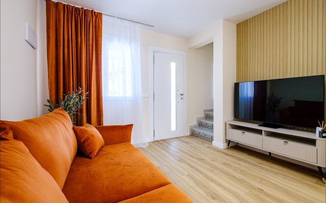 Resale - Town House -
Orihuela Costa - Las Filipinas