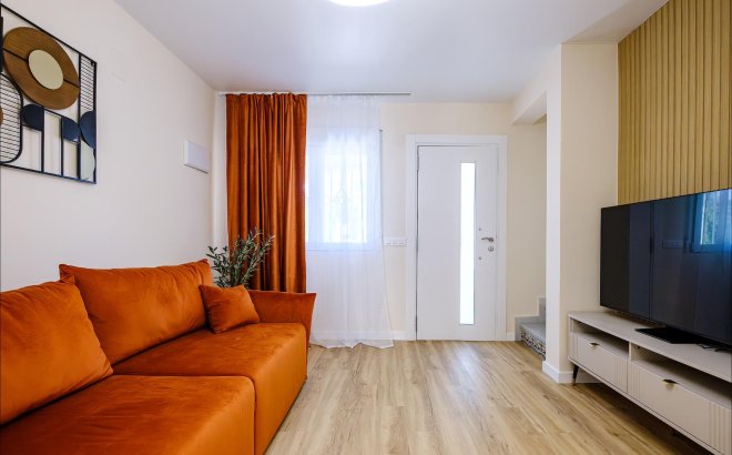 Resale - Town House -
Orihuela Costa - Las Filipinas