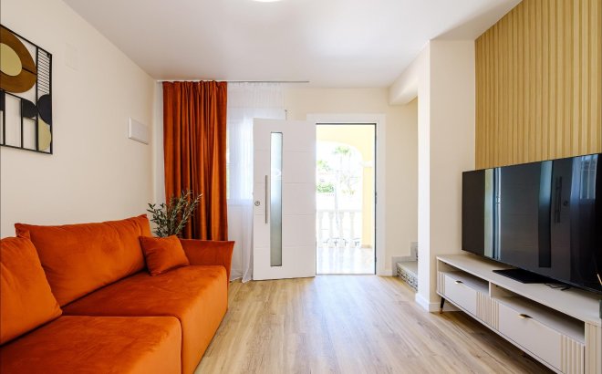 Resale - Town House -
Orihuela Costa - Las Filipinas