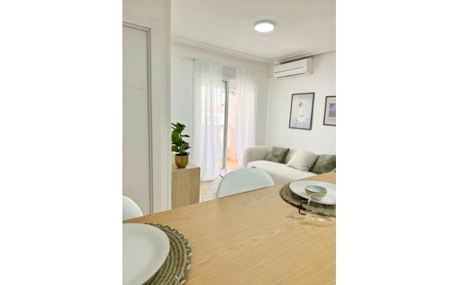 Resale - Apartment -
Torrevieja - Antonio Machado