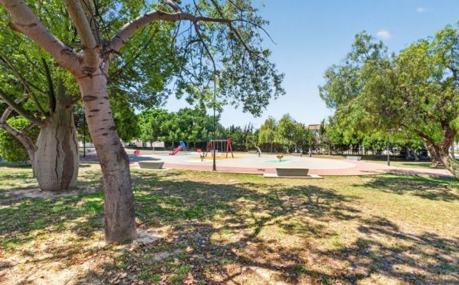 Resale - Apartment Penthouse -
Torrevieja - Jardin del Mar