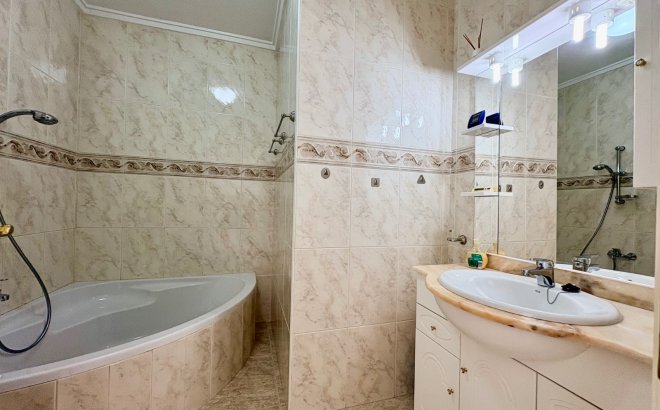 Herverkoop - Town House -
Rojales - Inland