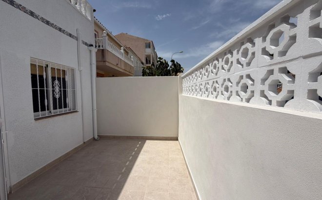 Revente - Town House -
Torrevieja - Sector 25
