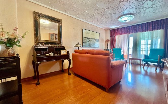 Resale - Apartment -
Torrevieja - Centro