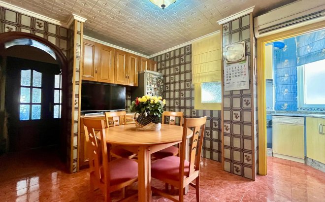 Resale - Apartment -
Torrevieja - Centro