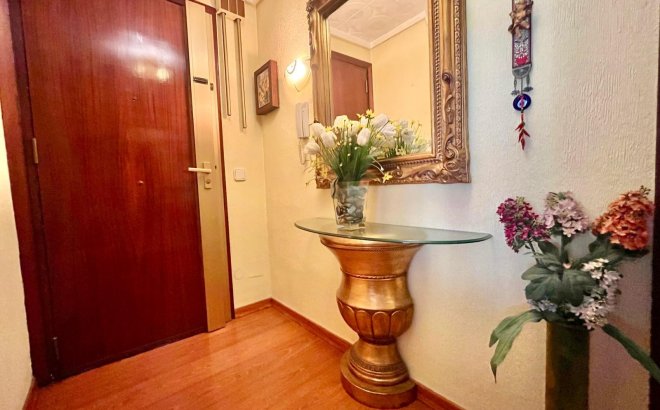 Resale - Apartment -
Torrevieja - Centro