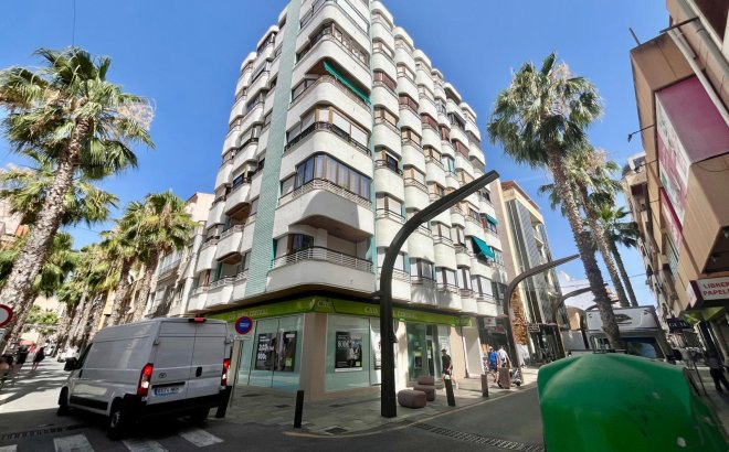 Resale - Apartment -
Torrevieja - Centro