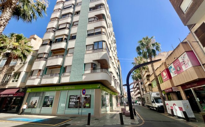 Resale - Apartment -
Torrevieja - Centro