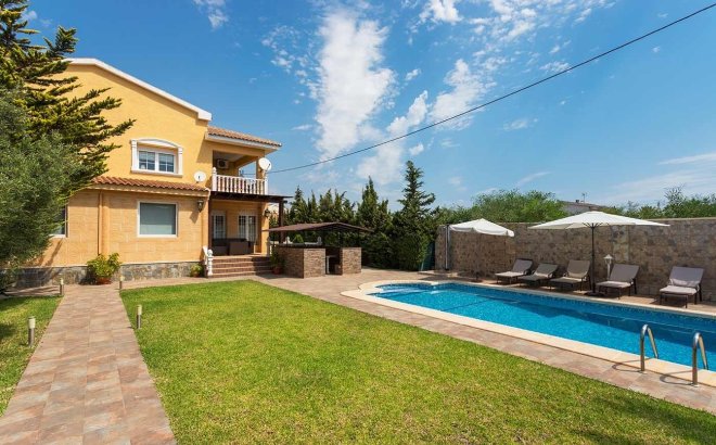 Resale - Villa -
Orihuela Costa - Costa Blanca